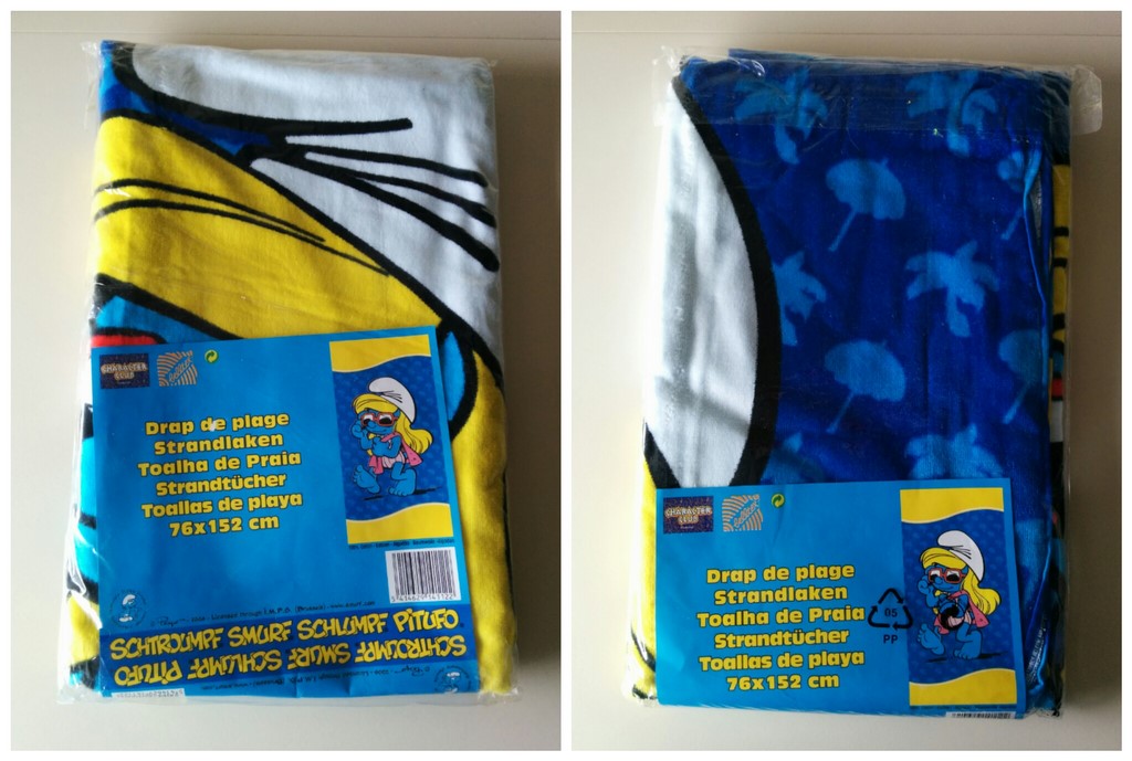 Drap / Serviette de plage Schtroumpfette à la plage