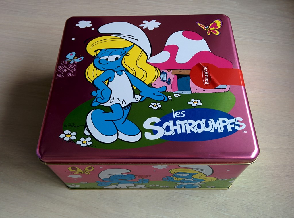 Boite en métal avec gâteau - Modèle Schtroumpfette
