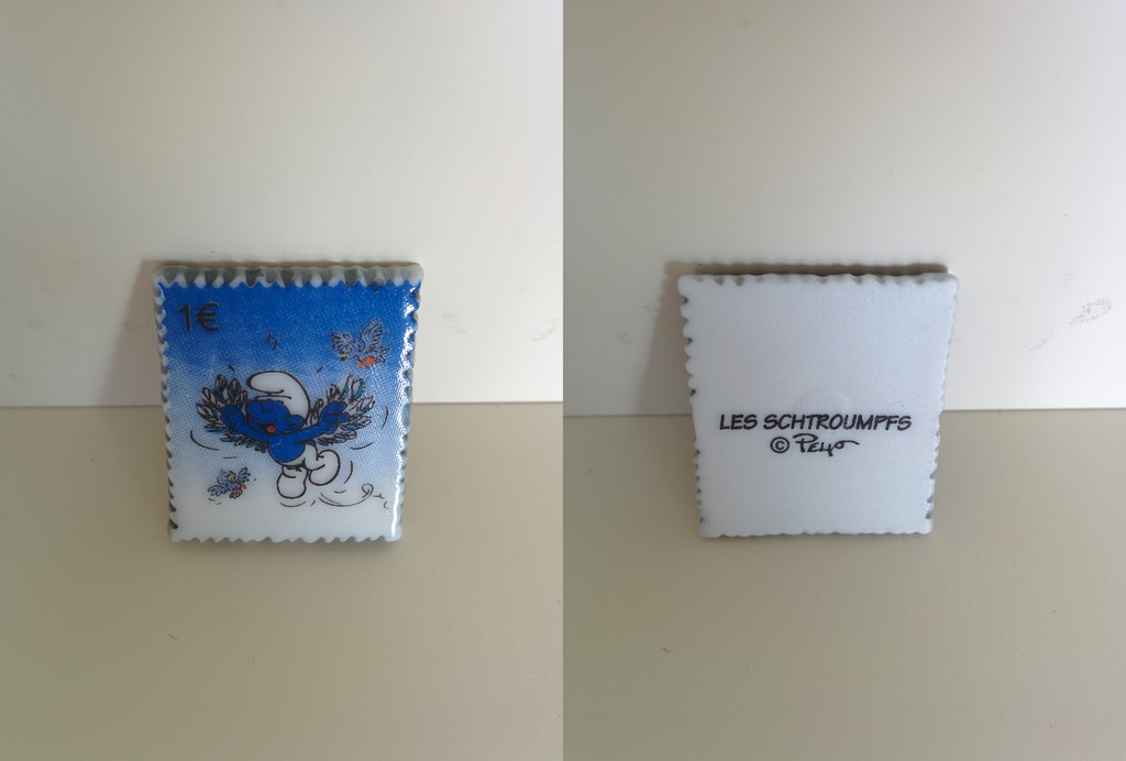 Fève timbre Schtroumpf volant 