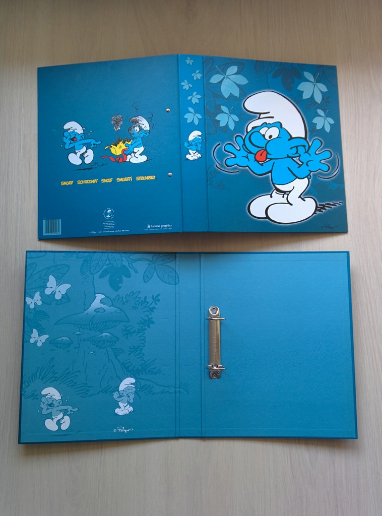 Classeur Schtroumpf qui fait une grimace
