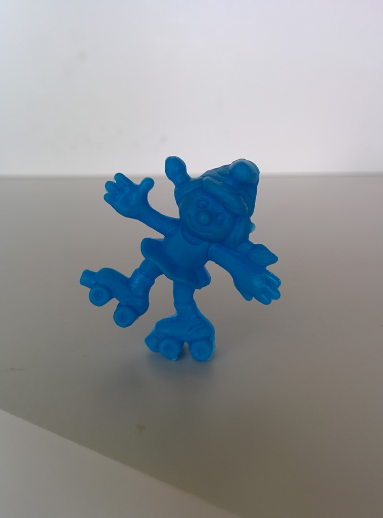 OMO mini - Schtroumpfette en rollers/patins à roulettes