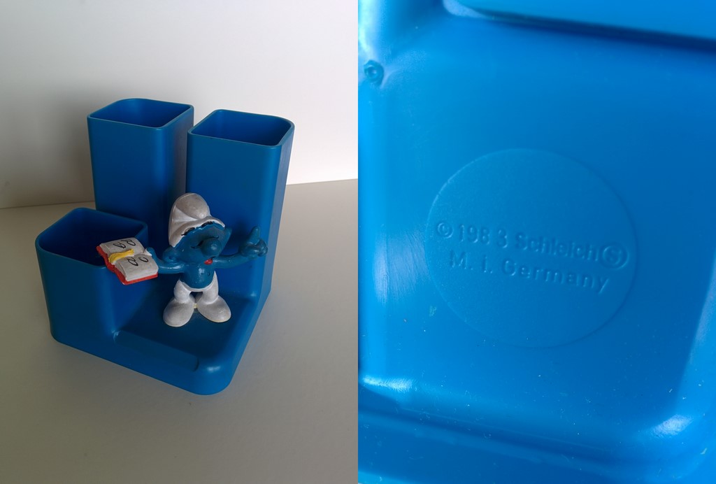 Pot à crayons Schtroumpf avec un livre