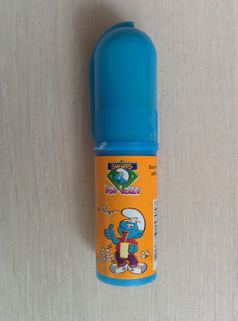 Sucette avec autocollant Schtroumpf qui boit