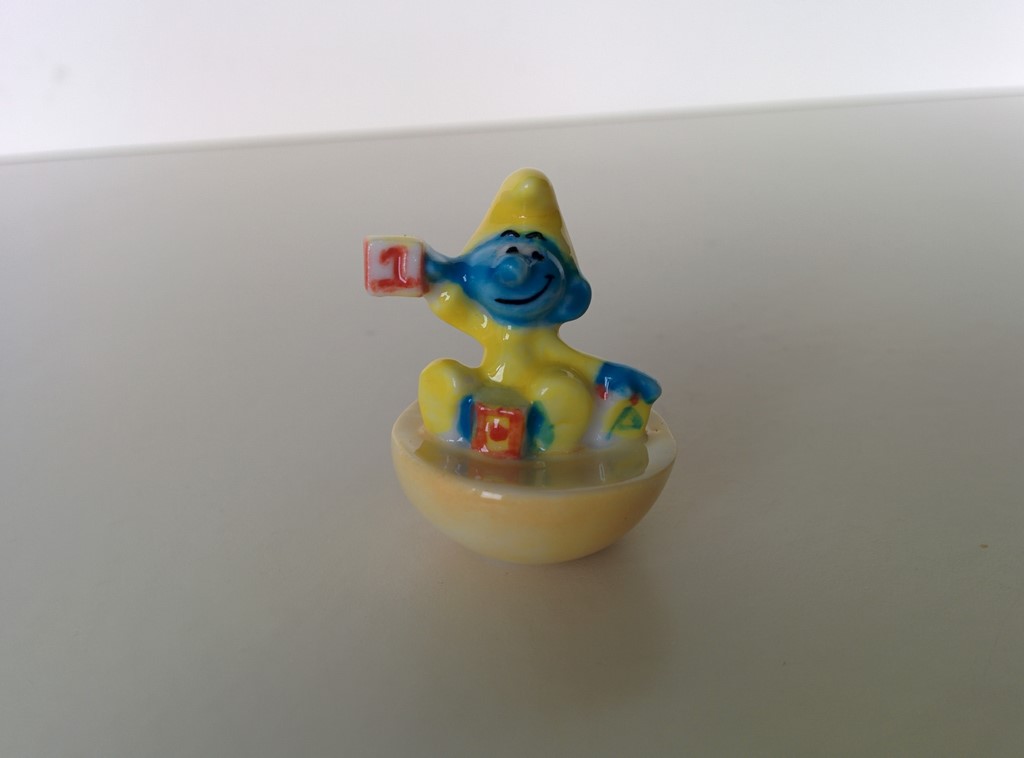 Bébé Schtroumpf avec des cubes