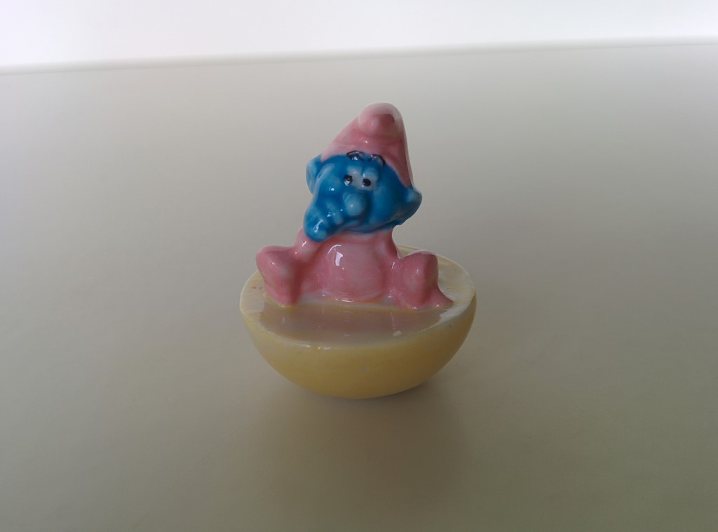 Bébé Schtroumpf qui suce son pouce