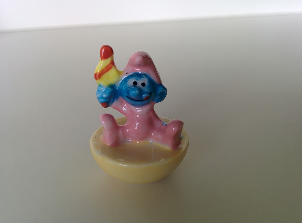 Bébé Schtroumpf avec une glace