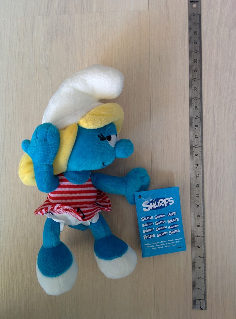 Peluche Schtroumpfette en robe rouge et blanche