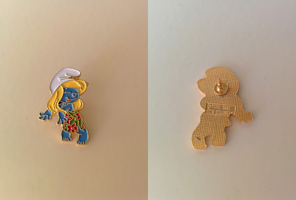 Pin's Schtroumpfette qui danse