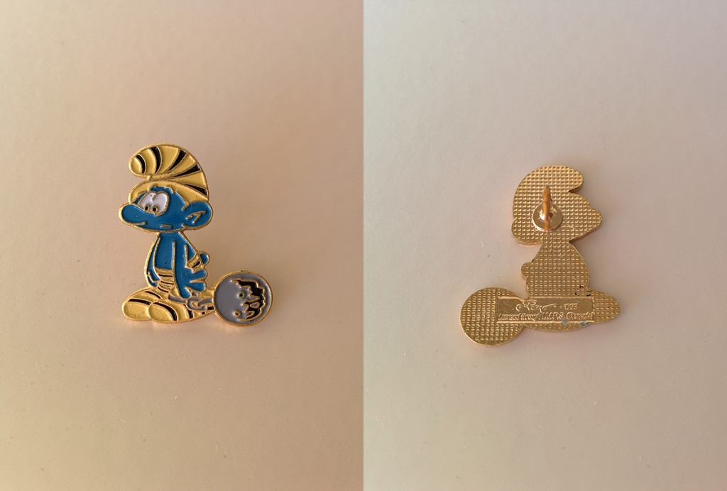 Pin's Schtroumpf prisonnier