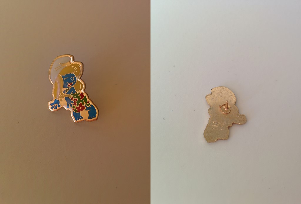 Pin's Schtroumpfette qui danse