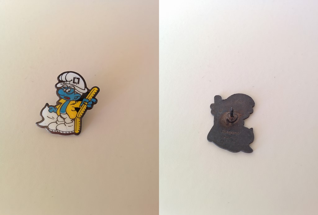 Pin's Legrand - Schtroumpf à Lunettes