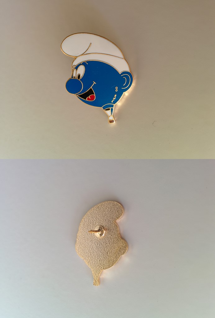 Pin's montgolfière Schtroumpf - Blanc