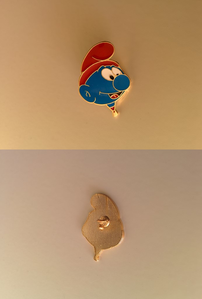 Pin's montgolfière Schtroumpf - Rouge
