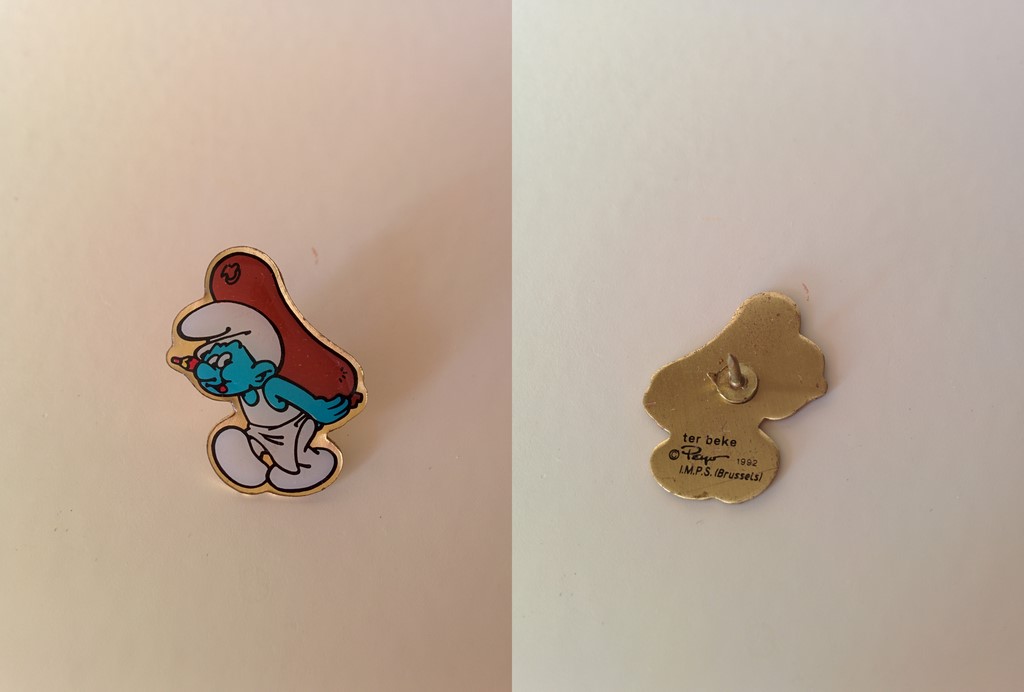 Pin's Ter Beke - Schtroumpf avec saucisse