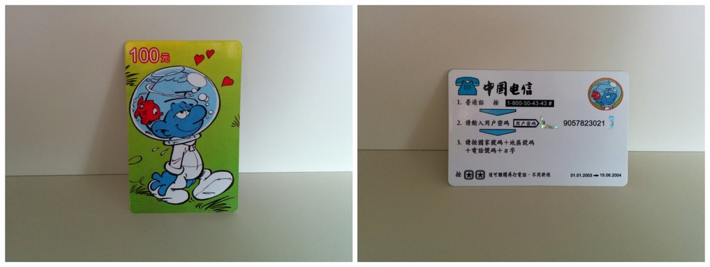 Schtroumpf avec la tête dans un bocal