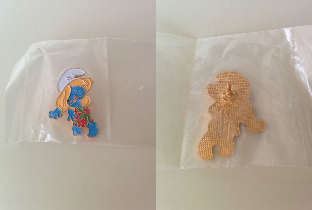 Pin's Schtroumpfette qui dance