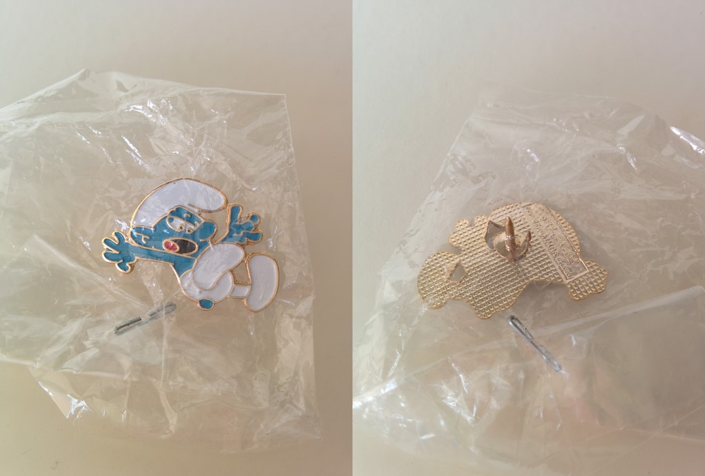 Pin's Schtroumpf qui tombe