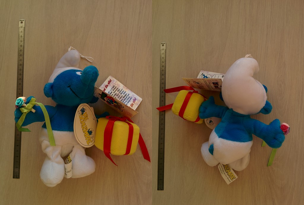 Peluche Schtroumpf avec un cadeau
