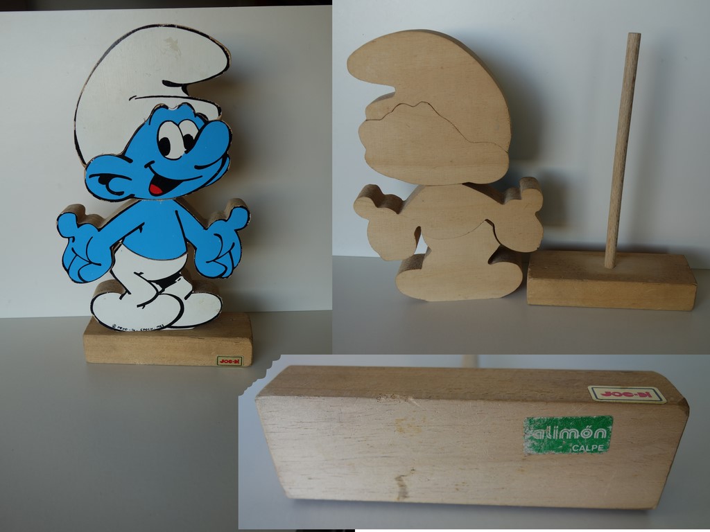 Schtroumpf en bois sur socle