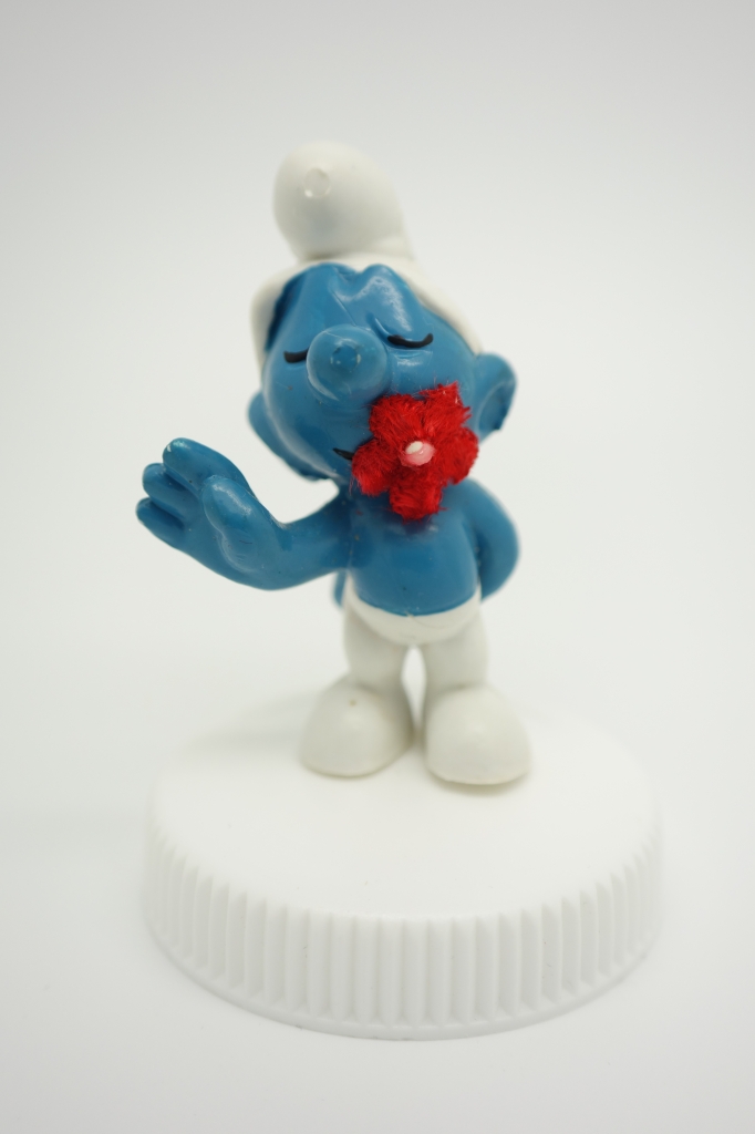 Schtroumpf avec fleur