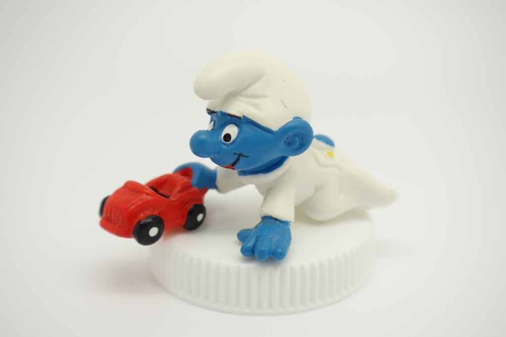 Bébé Schtroumpf avec voiture