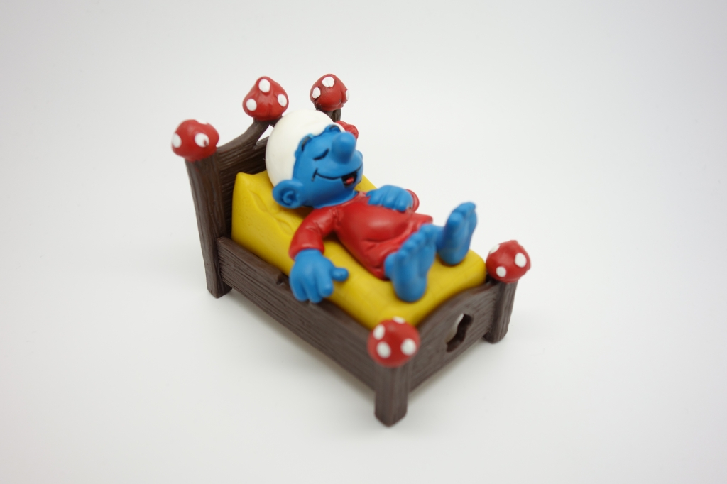 Schtroumpf dormeur dans son lit