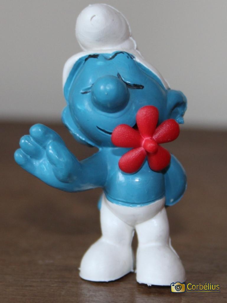 Schtroumpf avec fleur