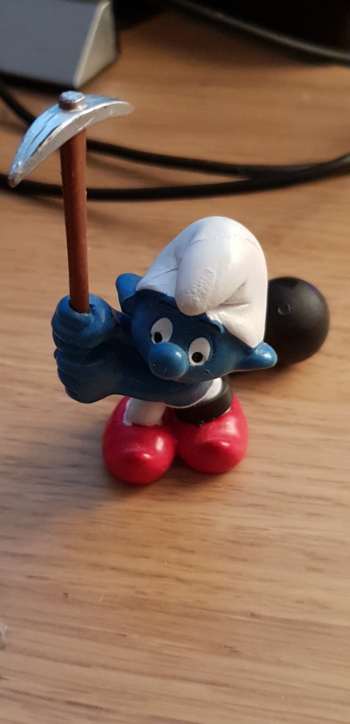 Schtroumpf prisonnier avec pioche