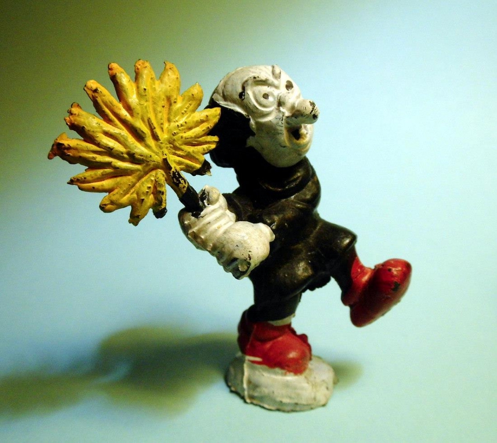 Gargamel avec éventail