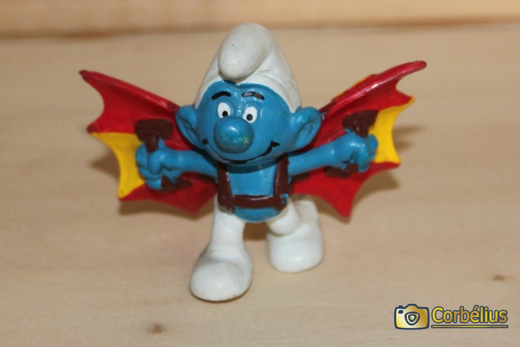 Schtroumpf avec deltaplane