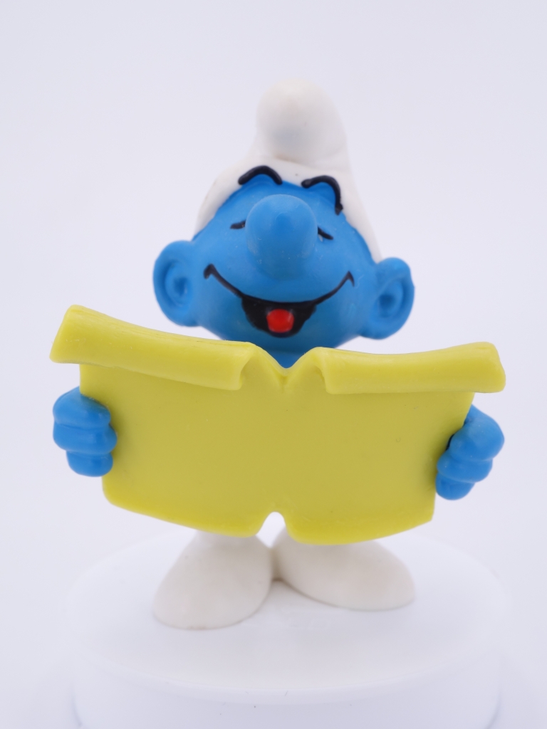 Schtroumpf chanteur avec partition