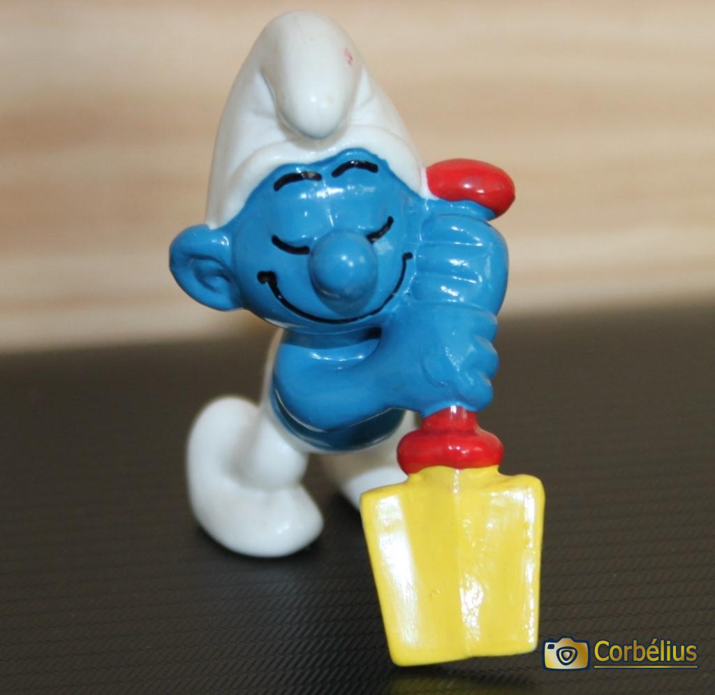 Schtroumpf endormi sur sa pelle (grand)