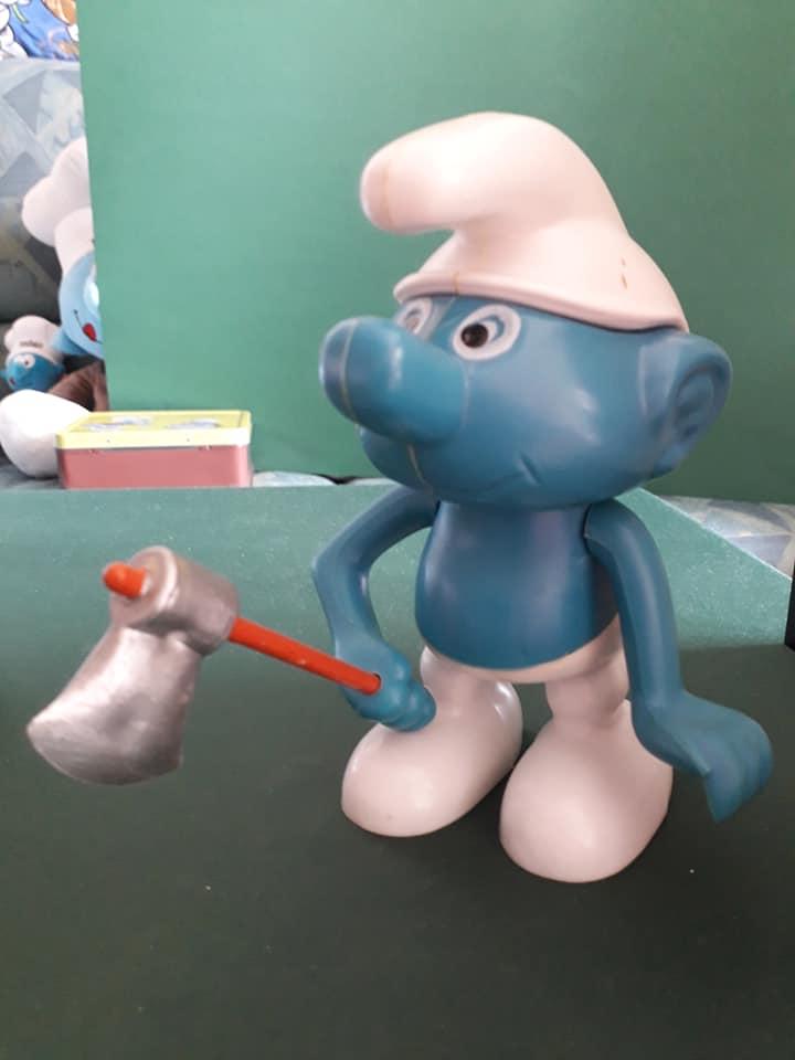 Tirelire Schtroumpf avec hache