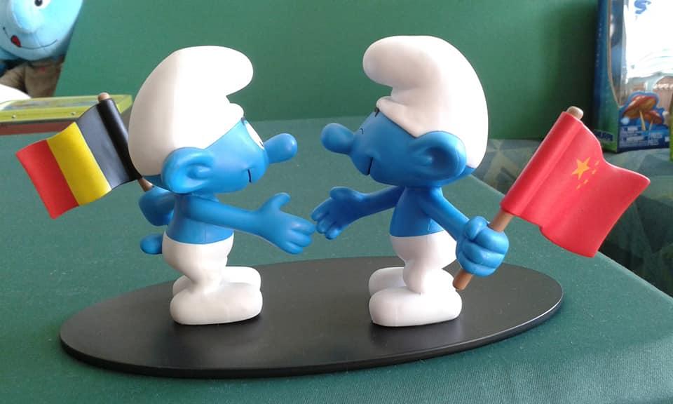 Schtroumpfs avec drapeaux - Chine X Belgique