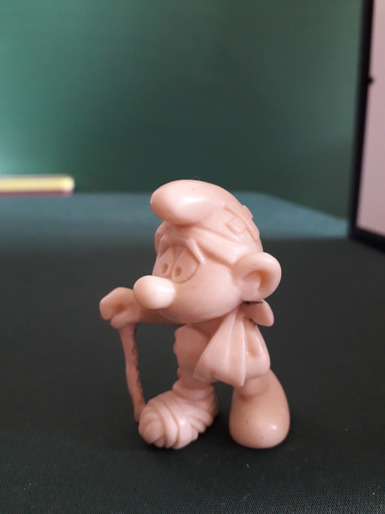 Schtroumpf blessé avec béquille