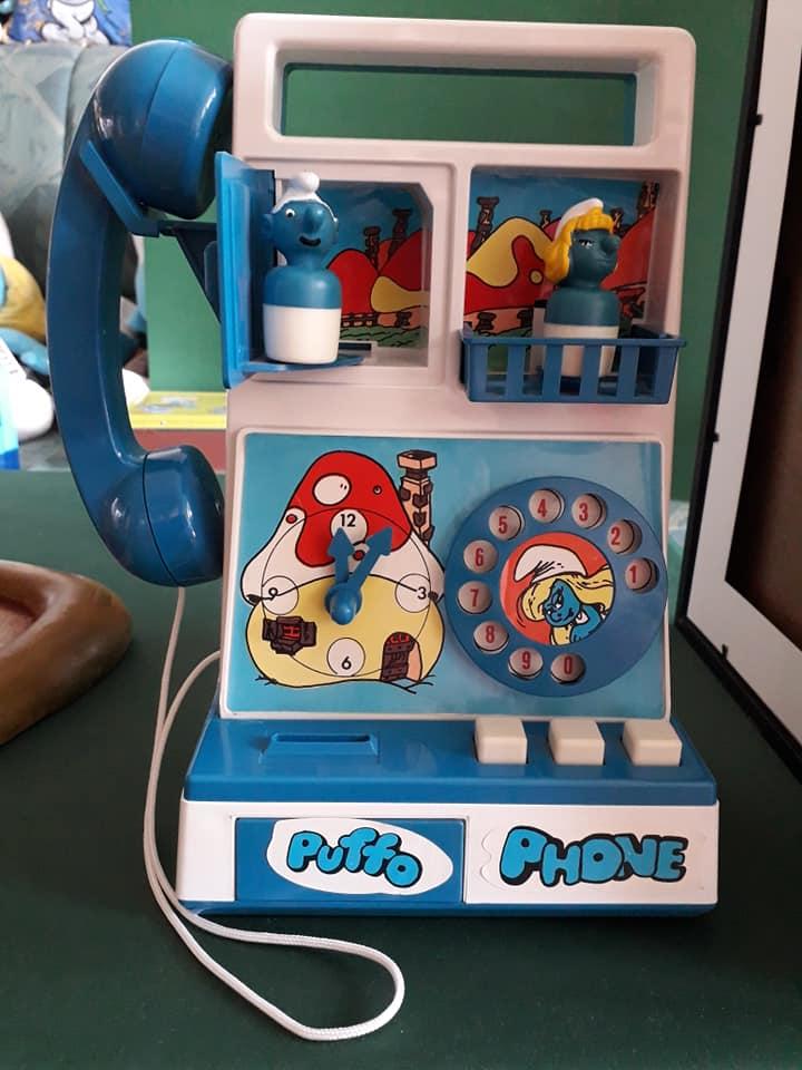 Téléphone avec Schtroumpf et Schtroumpfette