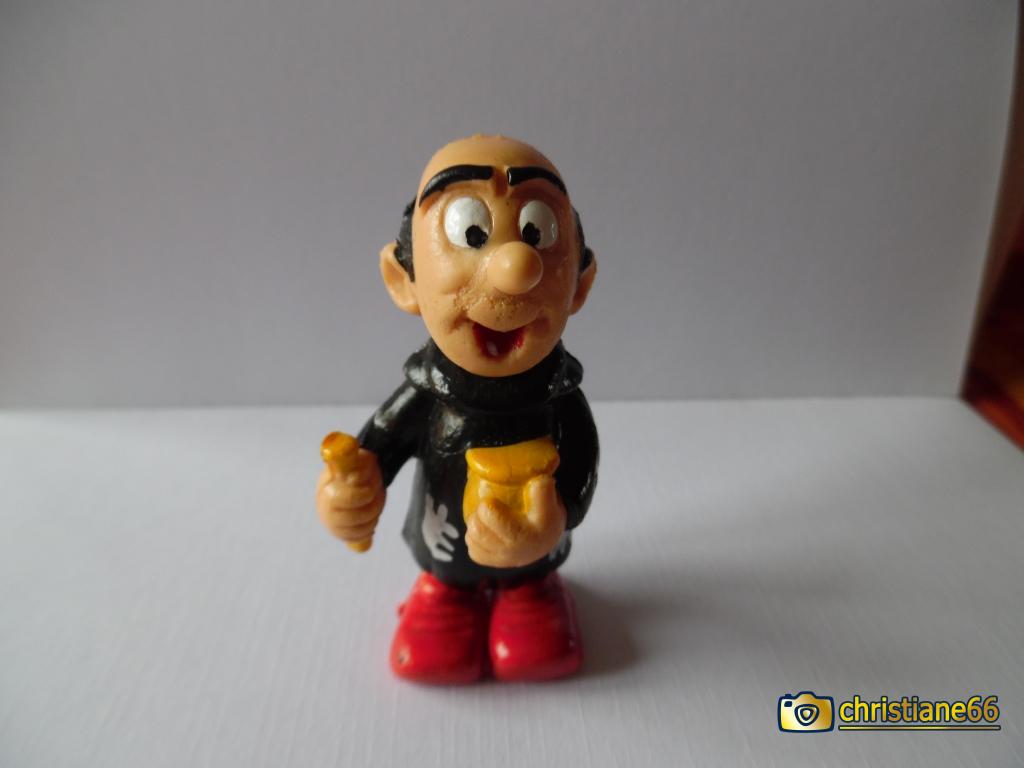 Gargamel avec fioles de laboratoires / verres