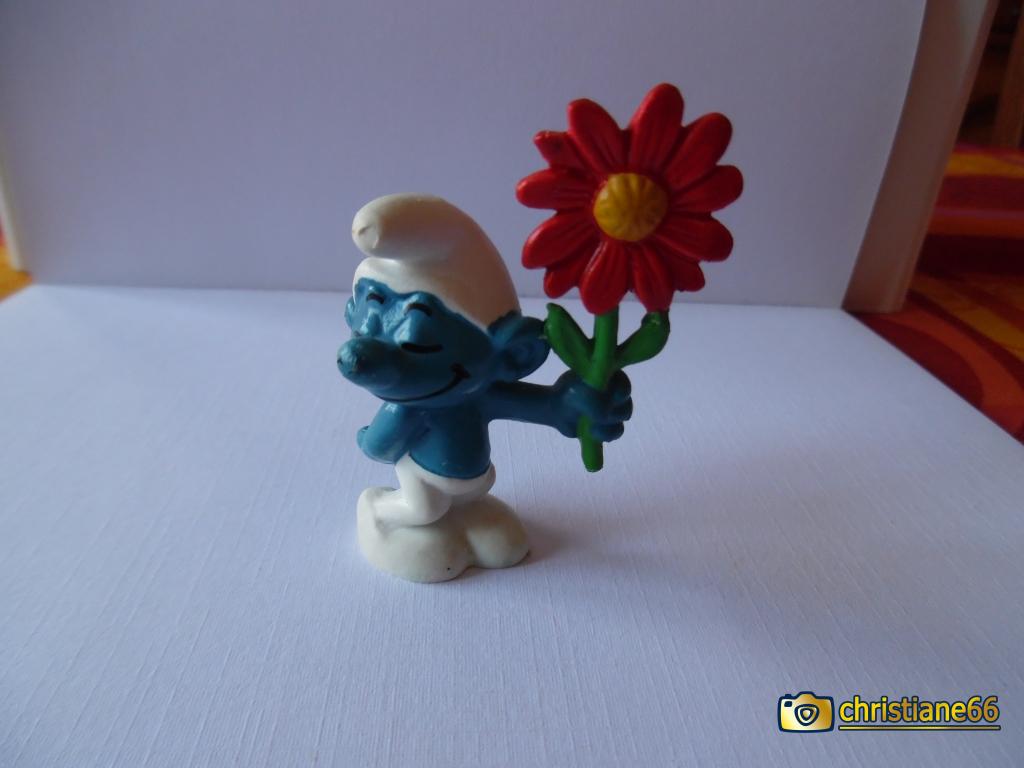 Schtroumpf courtisant avec fleur (rendez-vous)