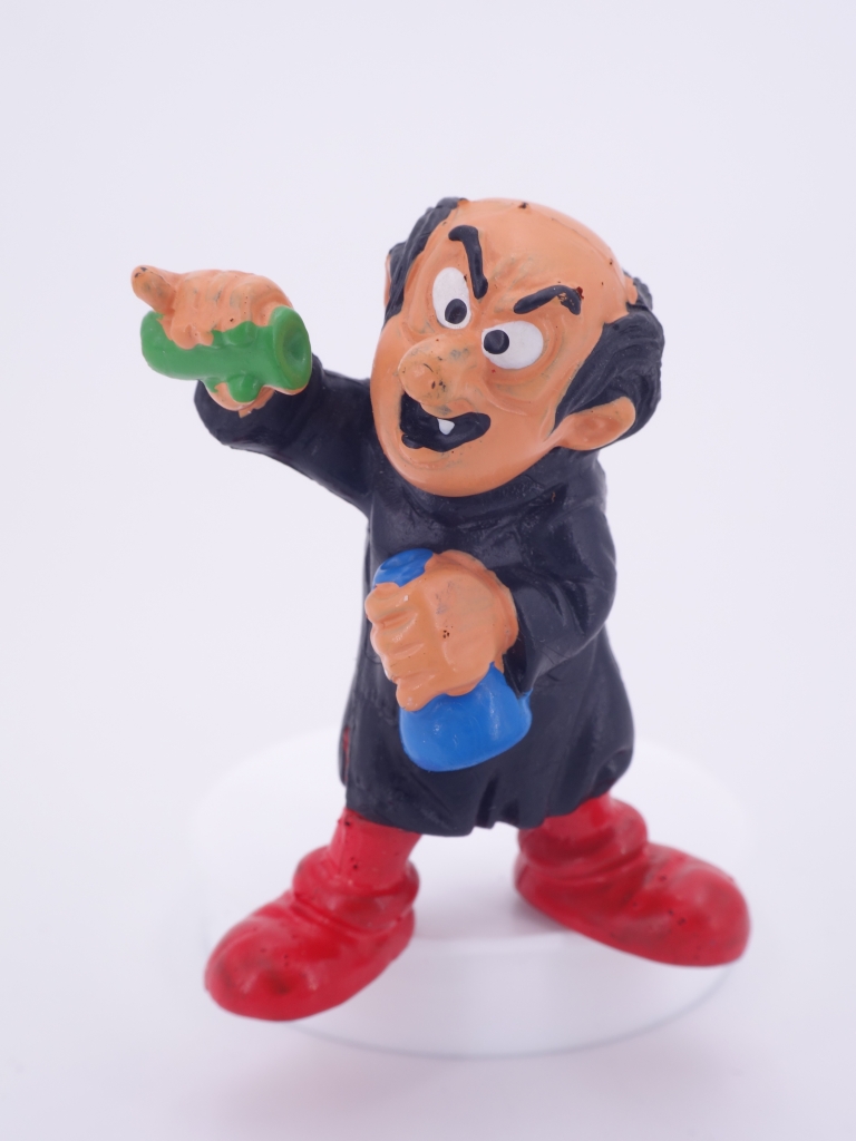 Gargamel mit Labor- / Glasgefäßen