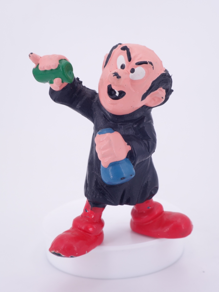 Gargamel mit Labor- / Glasgefäßen