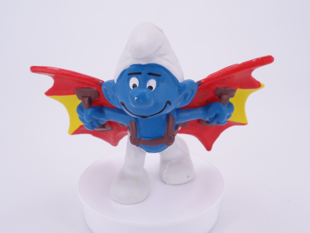 Schtroumpf avec deltaplane