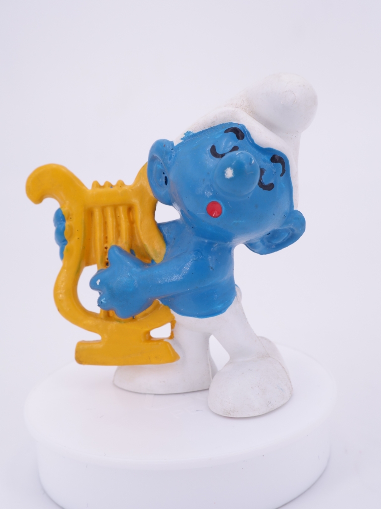 Schtroumpf avec harpe