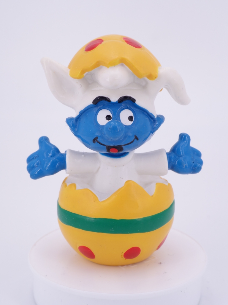 Schtroumpf qui sort d'un œuf