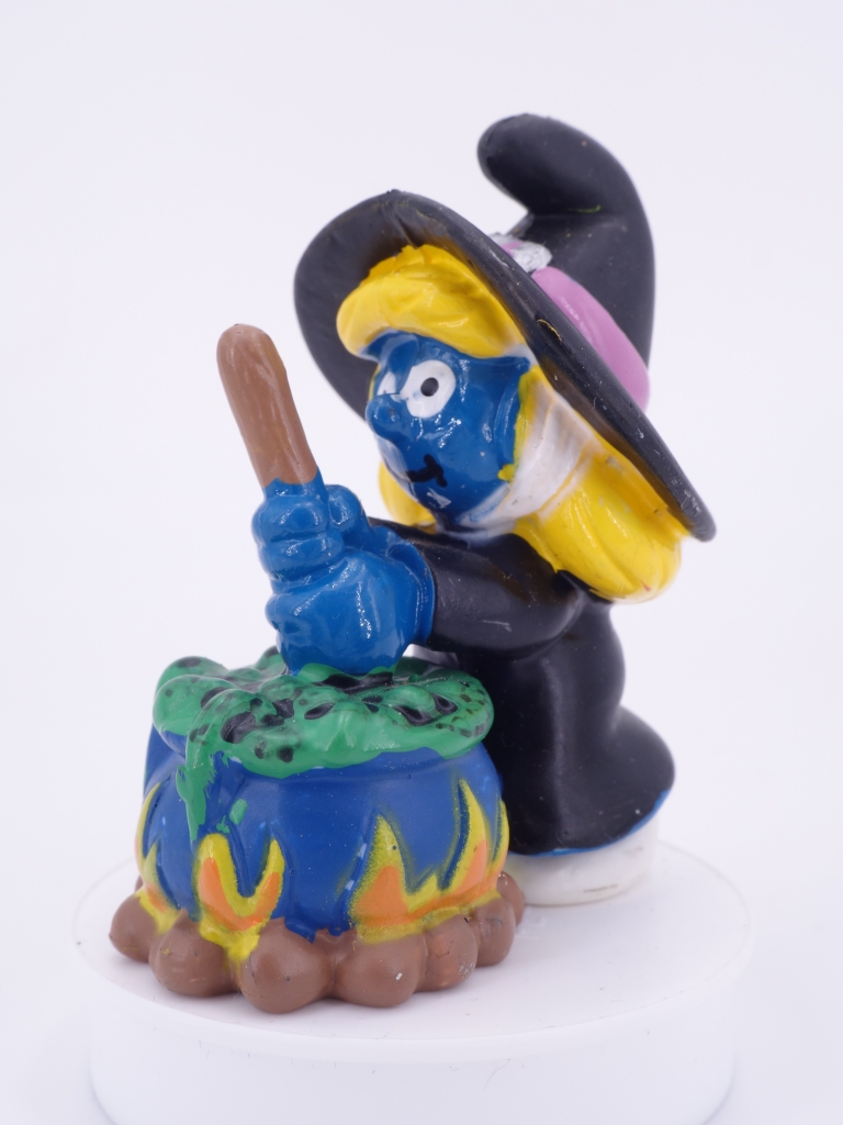 Schtroumpfette sorcière avec chaudron