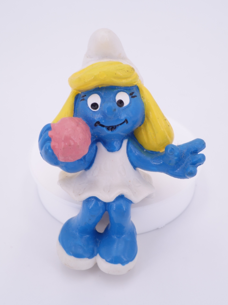 Schtroumpfette qui se maquille