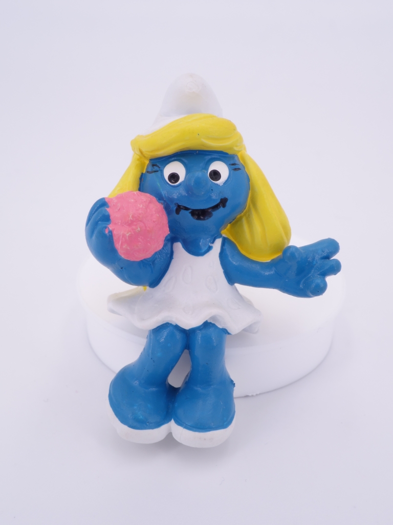 Schtroumpfette qui se maquille