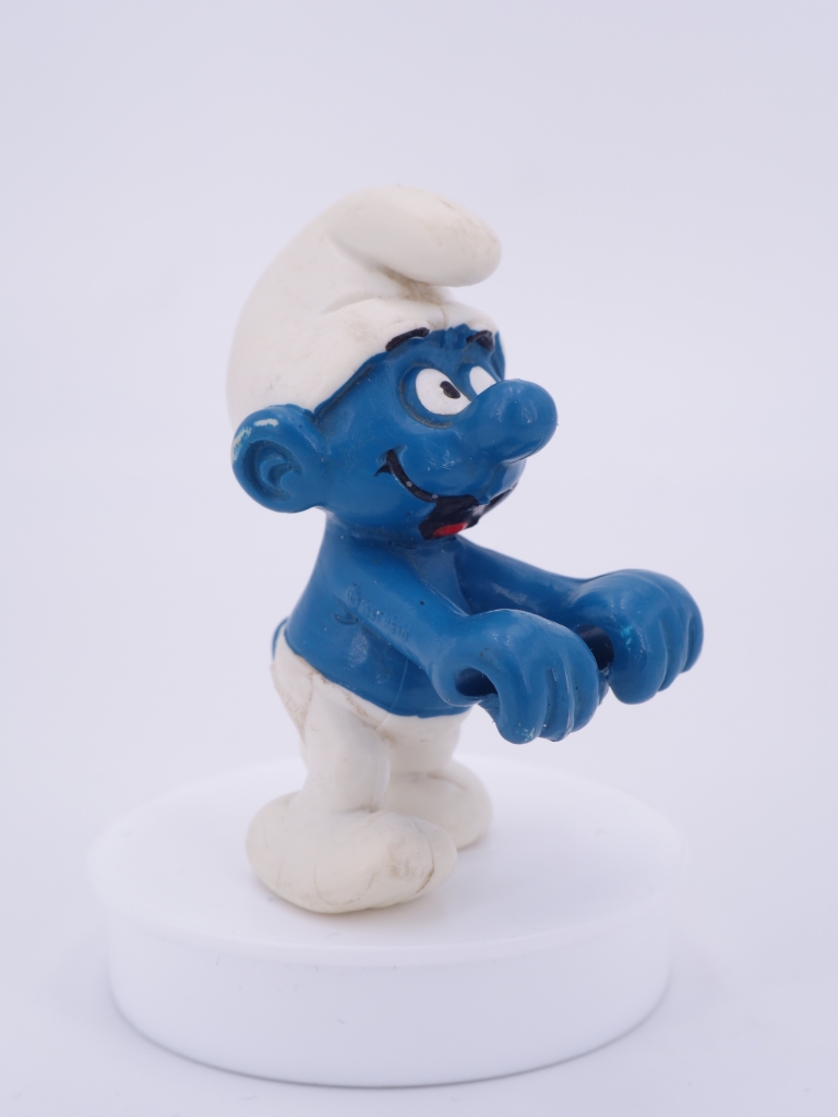 Schtroumpf avec tondeuse à gazon