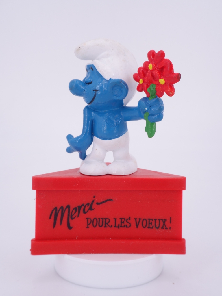 Schtroumpf amoureux avec fleurs