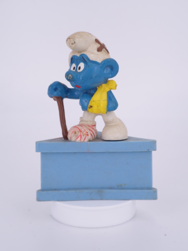 Schtroumpf blessé avec béquille