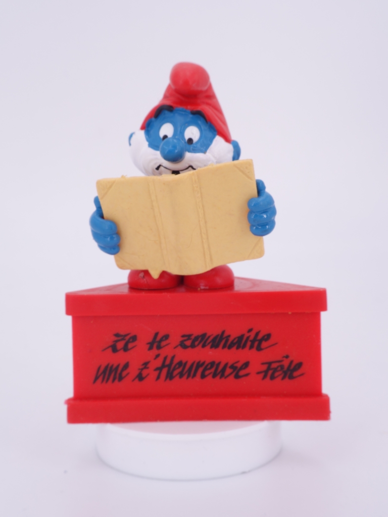 Grand Schtroumpf avec livre